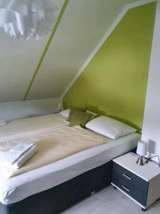 Lindner Ferienwohnungen Und Doppelzimmer فيشتيلبيرغ المظهر الخارجي الصورة
